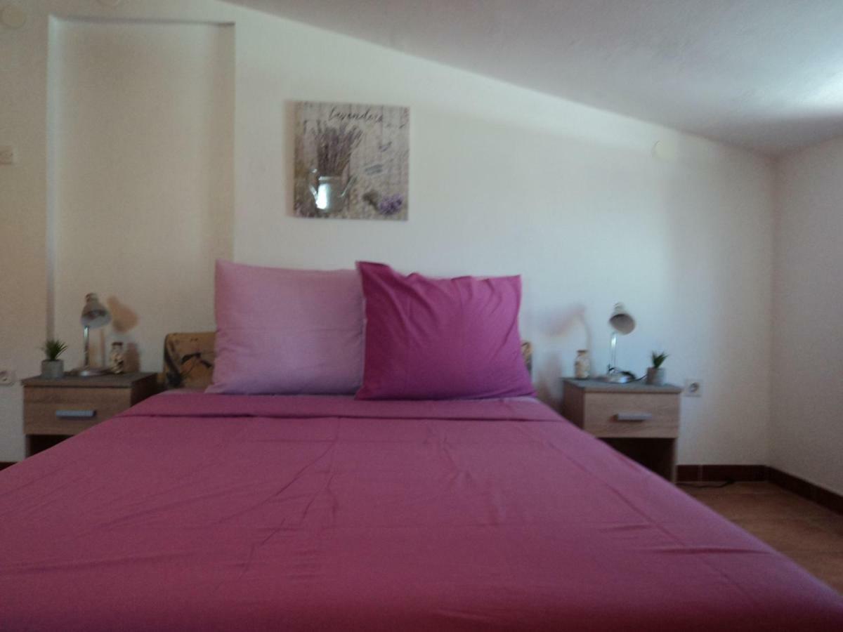 Studio Apartments Ana โรวีน ภายนอก รูปภาพ